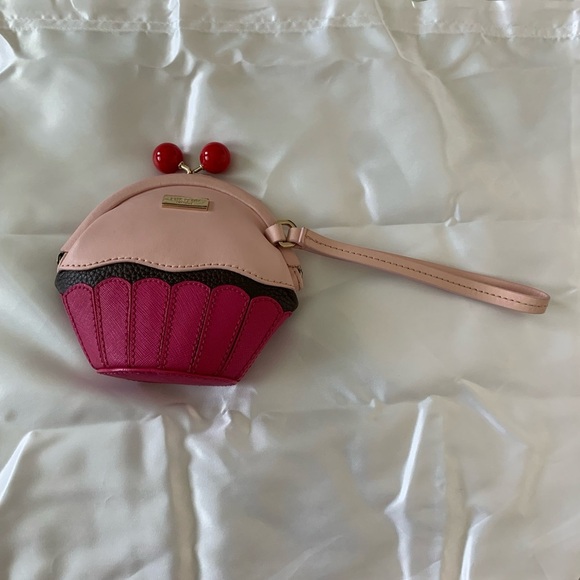 kate spade Handbags - Kate Spade New York Limited Edition Cupcake Wristlet – Collector’s Item 🧁✨
